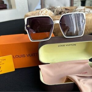 Louis Vuitton White Frame Sunglasses with Brown-to-Purple Gradient Lenses